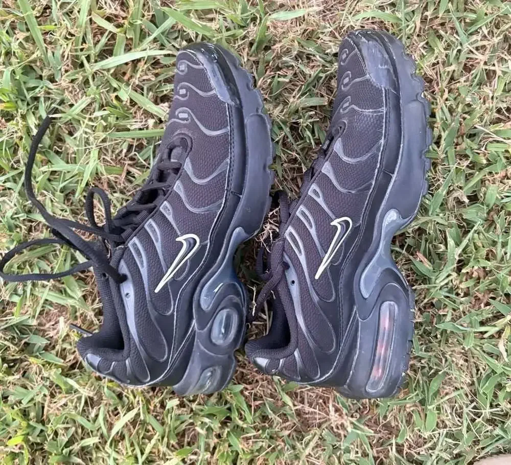 Nike Air Max Plus GS Black Pure Platinum Sneakers 6.5Y
